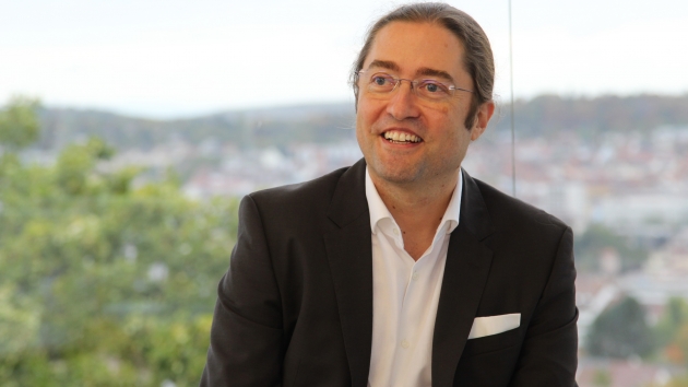 Zwischen Negativität und Selbstausdruck - Prof. Dr. Fernando Fastoso ist Inhaber des Stiftungslehrstuhls für Markenmanagement für Luxus- und High-Class Marken an der Hochschule Pforzheim - Quelle: Axel Grehl/HS Pforzheim